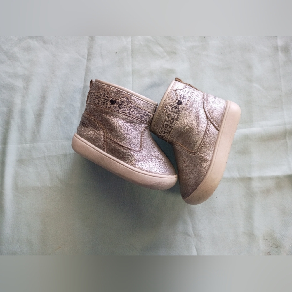 ‼️5 items for $8‼️Kids Glittery Silver Boots